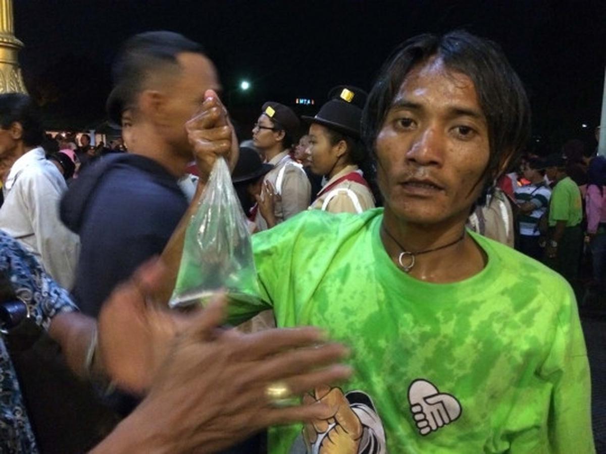 Menyaksikan kirab 1 Suro di Istana Mangkunegaran