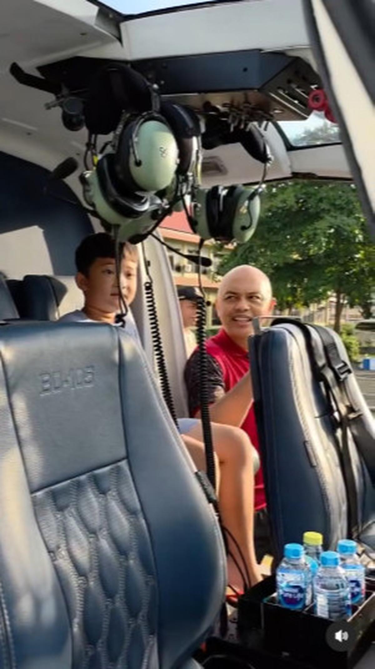 Bocah Ganteng ini Diajak Naik Helikopter sama Sosok Jenderal Polisi
