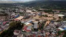 Foto udara yang diambil di Kiseljak, sekitar dua puluh kilometer sebelah barat Sarajevo pada tanggal 4 Oktober 2024 ini menunjukkan jalan-jalan dan area rumah yang terendam banjir setelah hujan lebat. (RUSMIR SMAJILHODZIC/AFP)