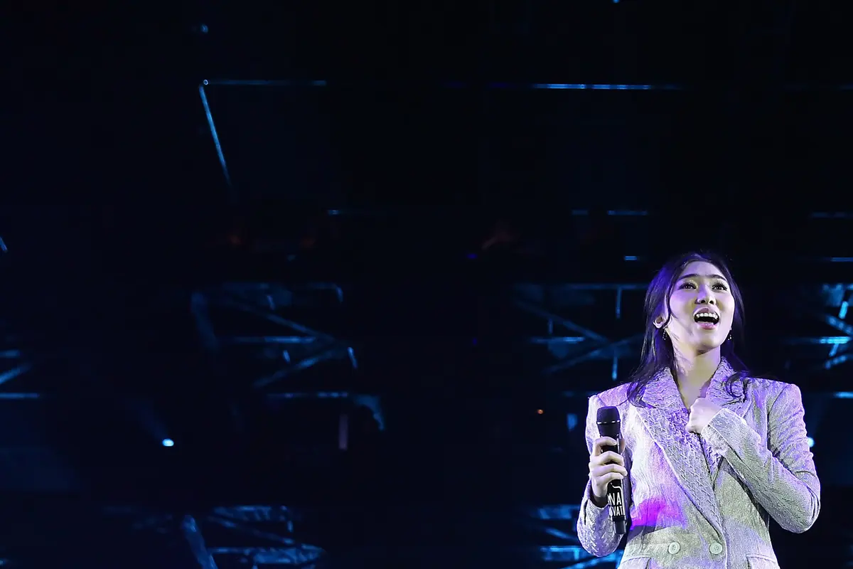 [Bintang] Isyana Sarasvati di Konser Rossa