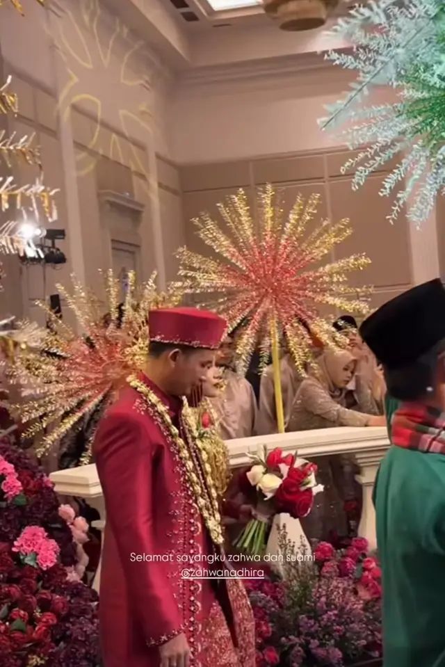 Mahfud MD ngunduh mantu, ini 10 potret resepsi Royhan Akbar dan Zahwa Nadhira pakai adat Betawi