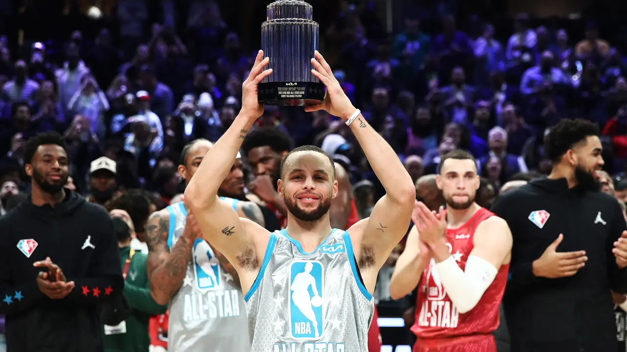 Stephen Curry Jadi MVP NBA All-Star 2022
