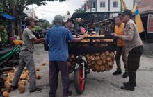 Pastikan Pilkada Aman, Personel Polri Datangi Satu per Satu Desa di Pelalawan