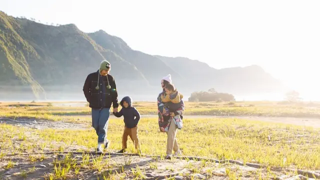 Keluarga Andien piknik ke Bromo