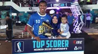 Striker PSIS Semarang, Johan Yoga Utama mendapat gelar pencetak gol terbanyak ISC B 2016. (Bola.com/Romi Syahputra)