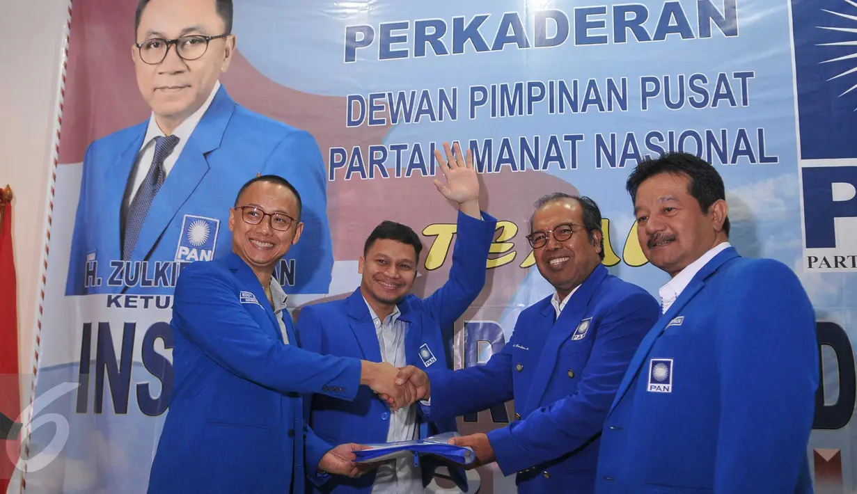 Sekjen DPP PAN Eddy Soeparno, Waketum PAN Hanafi Rais, Ketua Dewan Instruktur Nasional Farhan Hamid, Ketua Badan Pengkaderan Ambia Bustam (ki-ka) berpose dalam Temu Instruktur Perkaderan Nasional, DPP PAN, Jakarta, (31/1). (Liputan6.com/Gempur M Surya)