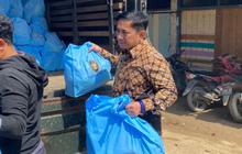 Peduli Korban Banjir Aceh, Kemenko Polhukam Salurkan Bantuan ke Tiga Titik Pengungsian di Pidie Jaya