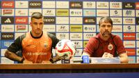 Fabio Calonego dan Mauricio Souza mengikuti sesi konferensi pers jelang laga pekan ke-30 BRI Super League 2025/2026 melawan Persis Solo di Stadion Utama Gelora Bung Karno, Jakarta, Minggu (26/4/2026). (Bola.com/Abdul Aziz)