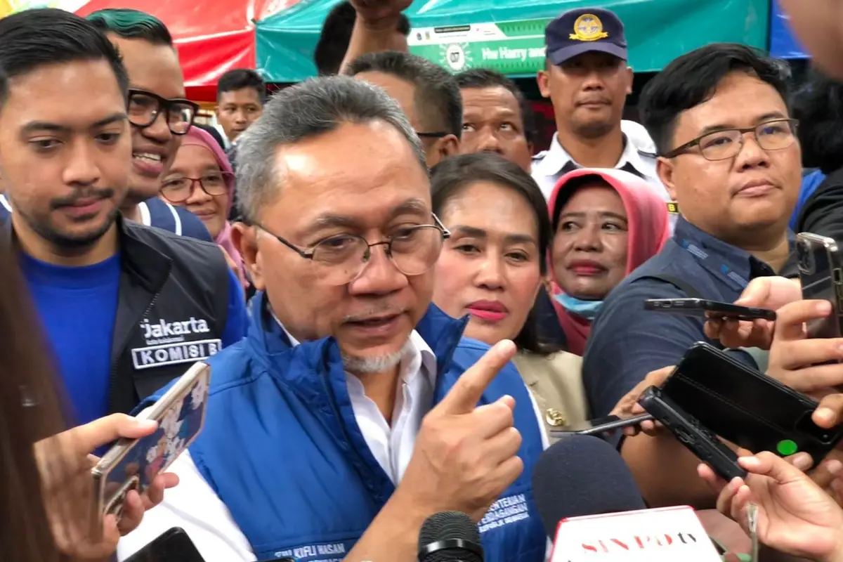 Menteri Perdagangan Zulkifli Hasan (Mendag Zulhas) usai membuka pasar murah Bazar ramadhan di Kebayoran Baru, Jakarta Selatan, Selasa (4/4/2023).