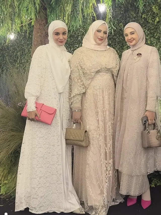 Sister Sungkar saat Hadir Pernikahan Aaliyah Massaid dan Thariq Halilintar