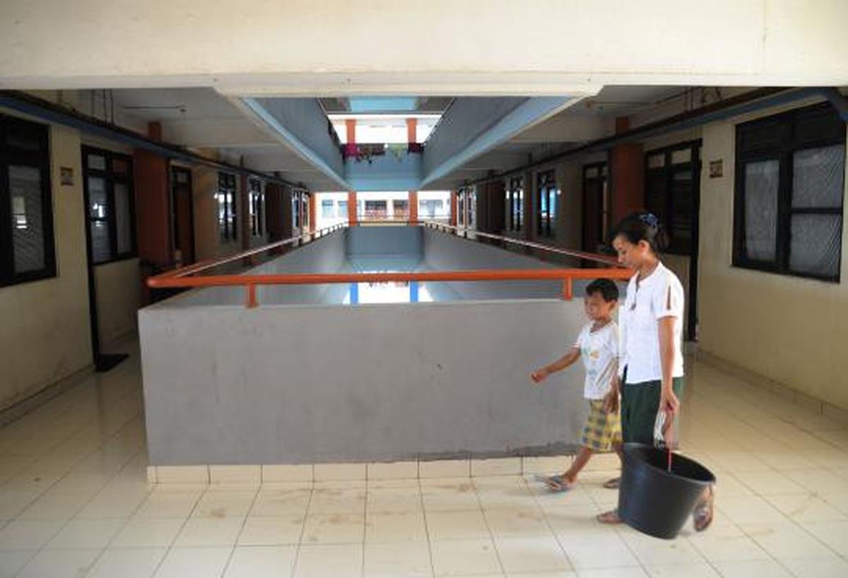 Aktivitas warga korban banjir di Rusun Marunda