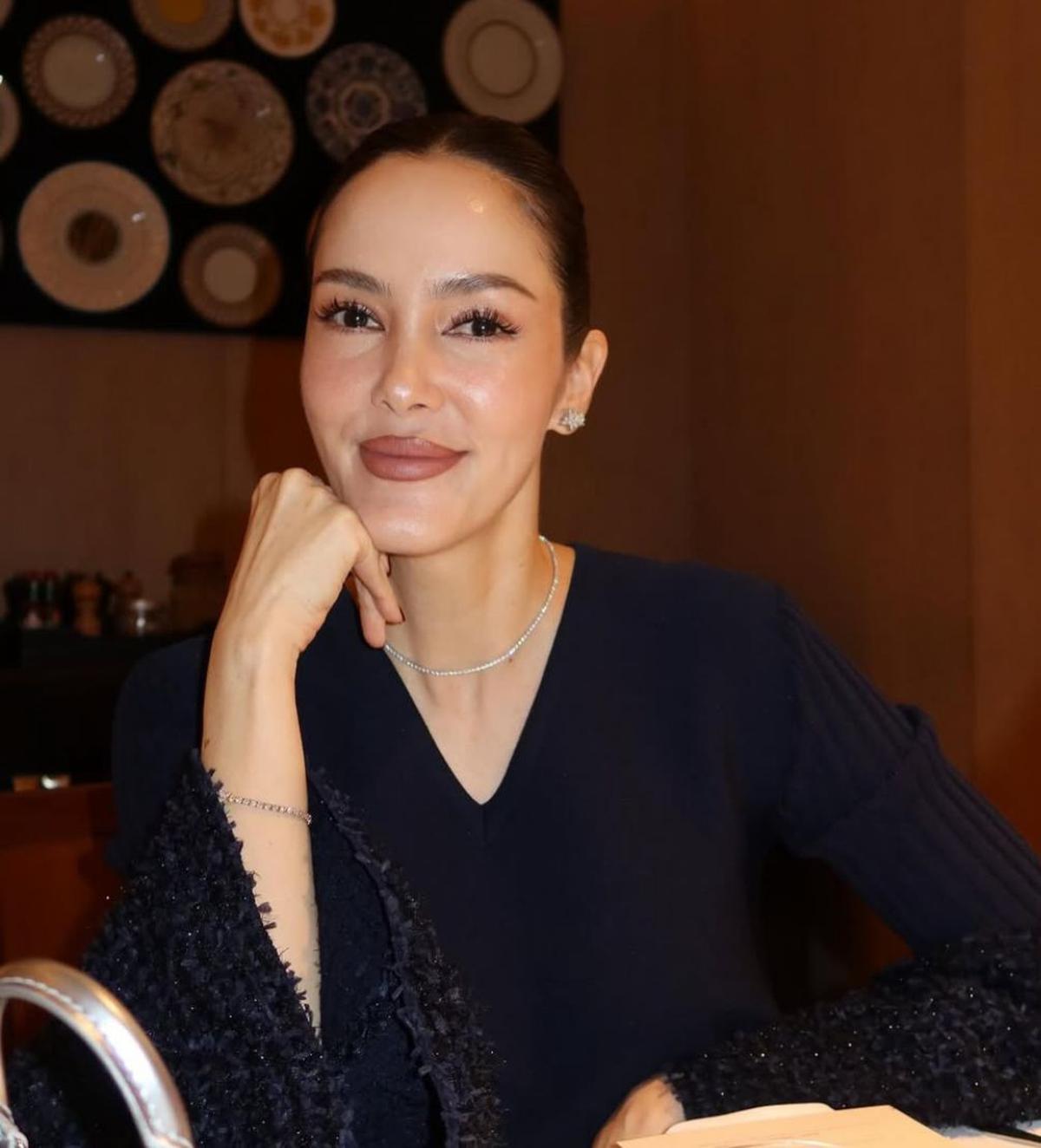4 Potret Cathy Sharon Tetap Memesona di Usia 42 Tahun, Rahasia Awet Mudanya Bikin Kagum