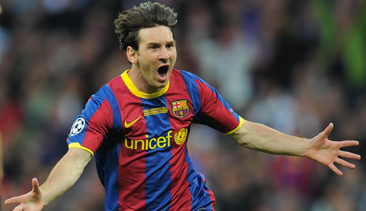 Lionel Messi - Gelandang asal Argentina itu sudah berhasil meraih gelar Ballon d'Or sebanyak lima kali. Penghargaan terakhirnya tahun ini tak lepas dari kontribusi Messi membawa Barca meraih lima gelar juara sepanjang 2015. (AFP/Lluis Gene)