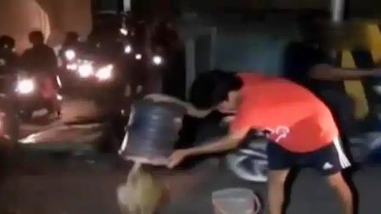 Warga Buang Sampah ke Jalan