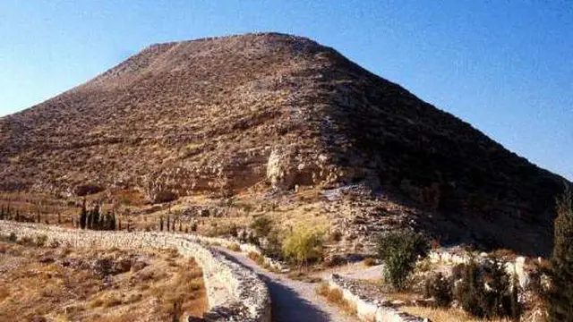7 Gunung yang Disucikan di Muka Bumi
