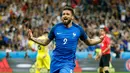 Pemain Prancis, Olivier Giroud melakukan selebrasi usai mencetak gol perdana saat melawan Rumania di Euro 2016, Stade de France, Prancis (11/6). Prancis menang dengan skor 2-1. (Reuters/ Christian Hartmann)