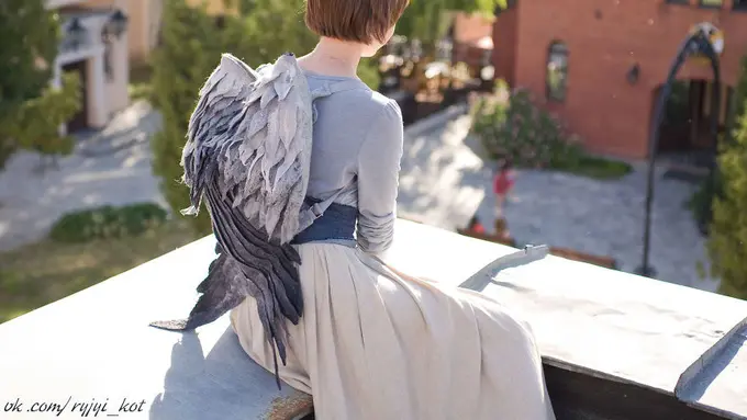 [Bintang] 4 Tas Bersayap Ini Bikin Kamu Tampak Seperti Bidadari