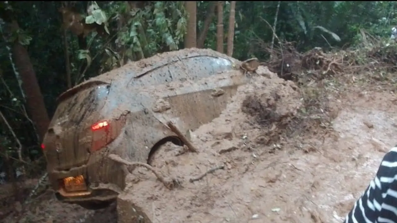 Longsor di Jorong Aia Putiah Kecamatan Harau, Kabupaten Limapuluh Kota pada Minggu (04/4/2023). (Liputan6.com/ ist)