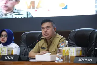 Sekretaris Jenderal Kementerian Dalam Negeri, Tomsi Tohir saat memimpin Rapat Koordinasi Pengendalian Inflasi Daerah 2026 di Gedung Sasana Bhakti Praja Kemendagri, Jakarta, Senin (25/5/2026).