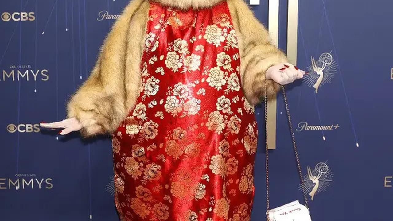 Potret Nyeleneh Joella, Tampil dengan Dandanan Labubu di Emmy Awards 2025