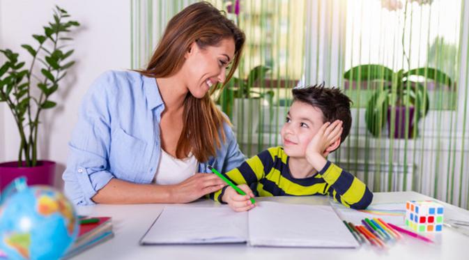 8 Tips Ampuh Mendidik Anak agar Mandiri dan Tidak Cengeng - Parenting  Fimela.com