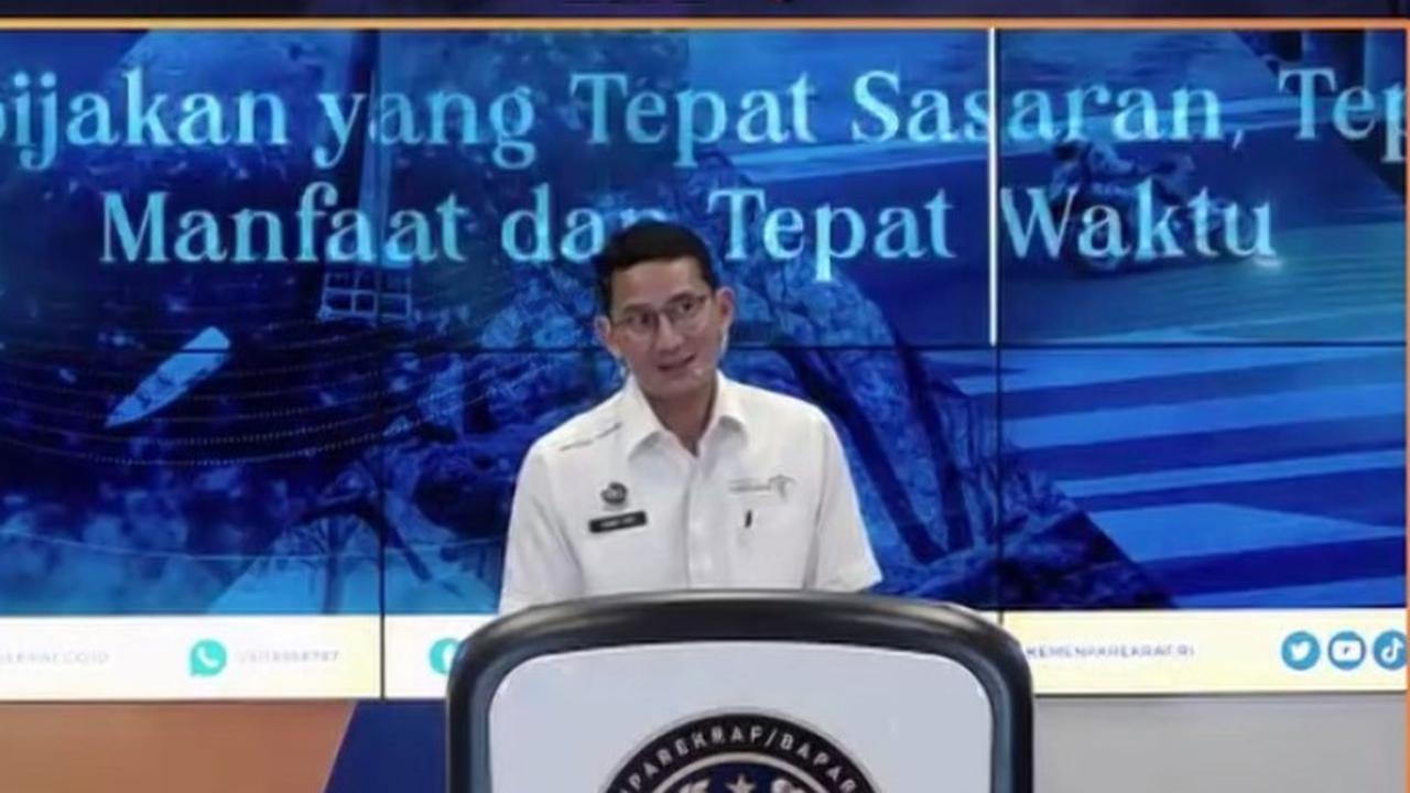 Menparekraf Sandiaga Uno dalam The Weekly Brief with Sandi Uno, Senin, 27 November 2023