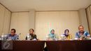 Direktur Promosi BNP2TKI, Anjar Prihantono (kanan) memberikan keterangan saat Rapat Penajaman Cetak Biru Kedeputian Kerjasama Luar Negeri dan Promosi 2016-2019 di Bogor, Kamis (10/12/2015). (Liputan6.com/Helmi Fithriansyah)