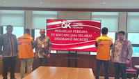 OJK Serahkan Tersangka Kasus Penggelapan Premi Asuransi Rp 6,9 Miliar ke Kejaksaan