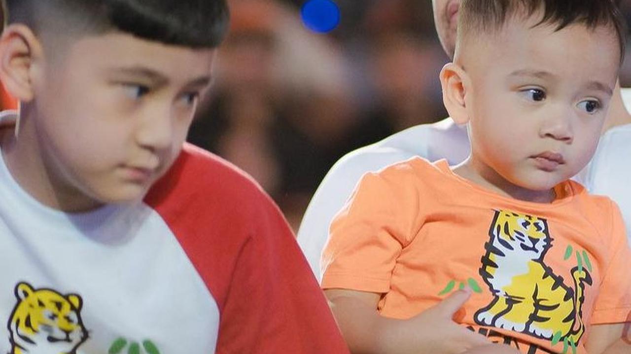 Cute! 10 Foto Terbaru Duo Pangeran Andara Rafathar dan Rayyanza, Netizen 'Makin Hari Makin Menggemaskan