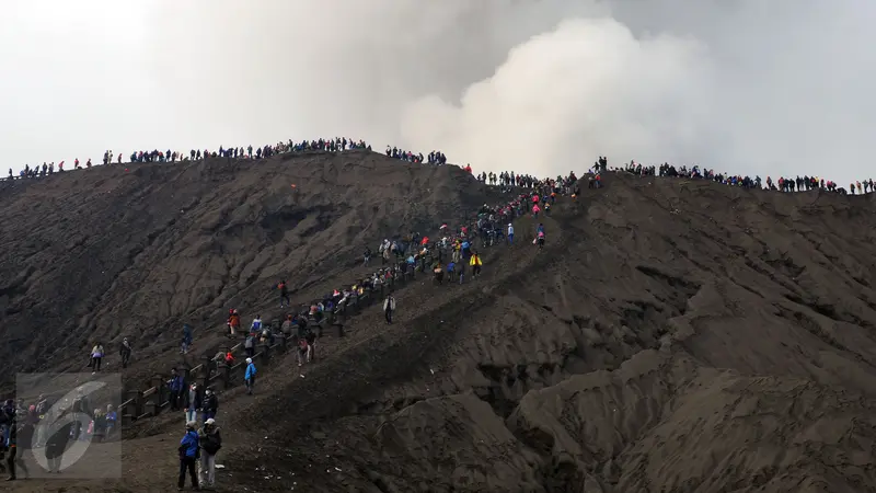 20160721-Erupsi, Intensitas Kunjungan Gunung Bromo Justru Meningkat-Jawa Timur