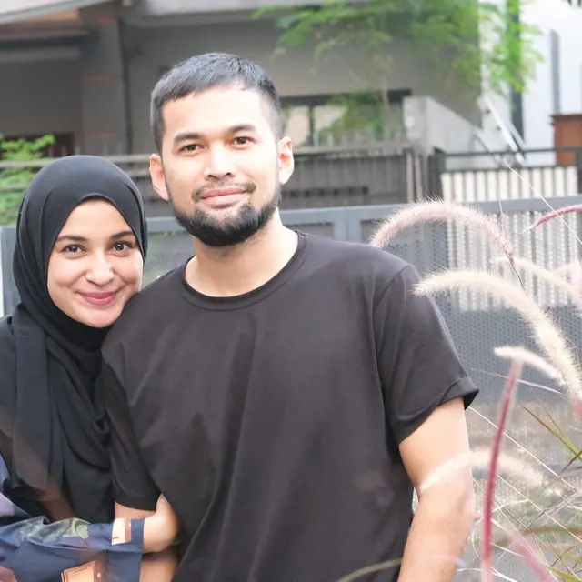 7 Pasangan Artis Ini Putuskan Hijrah Bersama, Menjadi Lebih Baik