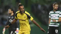 Penyerang andalan Borussia Dortmund, Pierre-Emerick Aubameyang menempati urutan kedua top skor Bundesliga dengan tujuh gol hingga pekan ke-8. (EPA/Miguel A. Lopes)