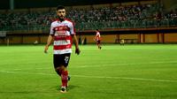 Gelandang Madura United asal Tajikistan, Nuriddin Davronov. (Bola.com/Aditya Wany)