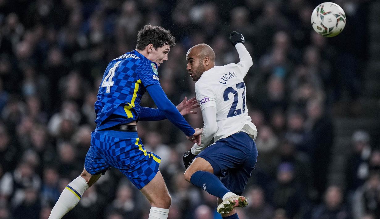 Di leg pertama, Chelsea menang 2-0 di Stamford Bridge. Dan pada leg kedua di markas Tottenham Hotspur, Chelsea kembali memetik kemenangan dengan skor tipis 1-0. (AP/Alastair Grant)