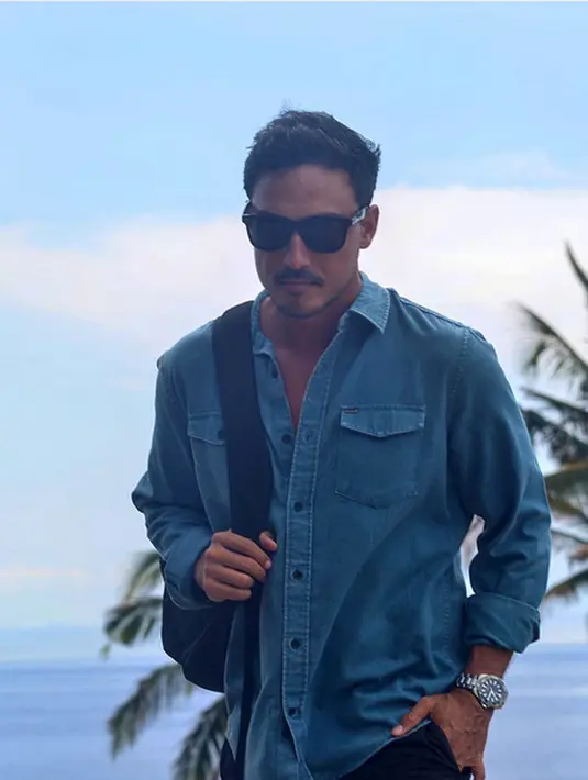 "Saya nggak mau jawab pertanyaan-pertanyaan tidak penting seperti itu," tegas Hamish, saat berkunjung ke Bintang.com, Kamis (29/09/2016). (Instagram/hamishdw)