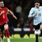 Gelandang Timnas Uruguay, Federico Valverde (kanan), berlari menjauhi gelandang Timnas Inggris, Jordan Henderson, (kiri) selama pertandingan persahabatan internasional antara Inggris dan Uruguay di Stadion Wembley, London barat, pada 27 Maret 2026. (Henry NICHOLLS/AFP)