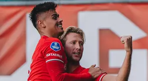 Bek Timnas Indonesia, Mees Hilgers mencetak satu gol saat FC Twente menang telak 4-0 atas Heracles dalam lanjutan Eredivisie 2024/2025, Minggu (27/10/2024) (Dok. FC Twente).