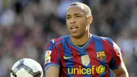 2. Thierry Henry – Striker haus gol ini pernah berucap akan berada di Arsenal seumur hidup. Tapi ketika Arsenal kesulitan meraih trofi pada musim 2006-2007, Henry menyambar kesempatan bergabung dengan Frank Rijkaard di Barcelona. (AFP/Josep Lago)