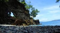 Pantai Batu Lubang belum sepopuler Pantai Natsepa maupun Pantai Liang ataupun Pantai Pintu Kota yang ada di Pulau Ambon, Maluku. Tapi, pesona keindahannya tak kalah jauh. (Liputan6.com/Abdul Karim)