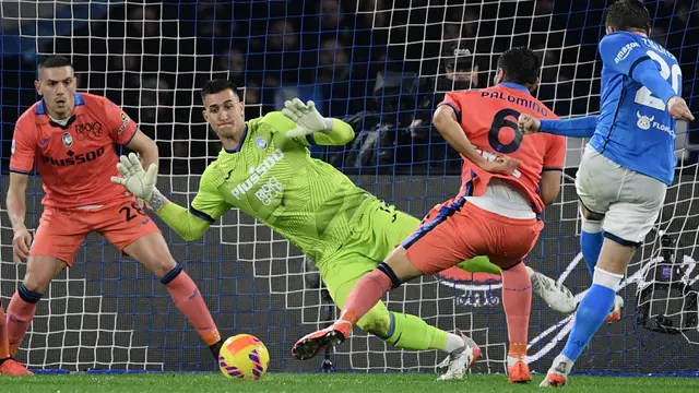 Foto: 7 Kiper Argentina yang Berkiprah di Liga Top Eropa Musim 2021 / 2022, Eks Kiper MU Sergio Romero Paling Senior