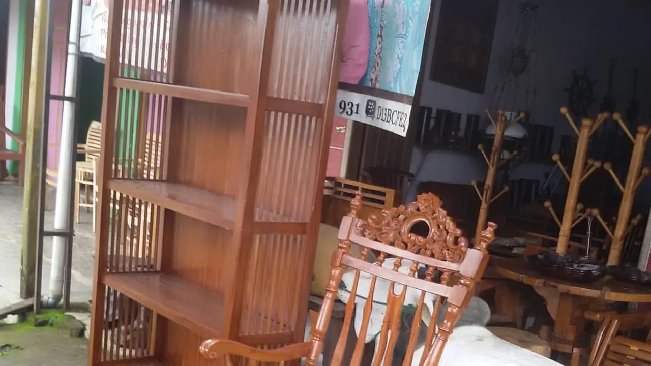 Produk kayu Jepara (Foto: Siti Khusnul Khotimah, mahasiswi Pendidikan Agama Islam, STAI Muhammadiyah Blora)