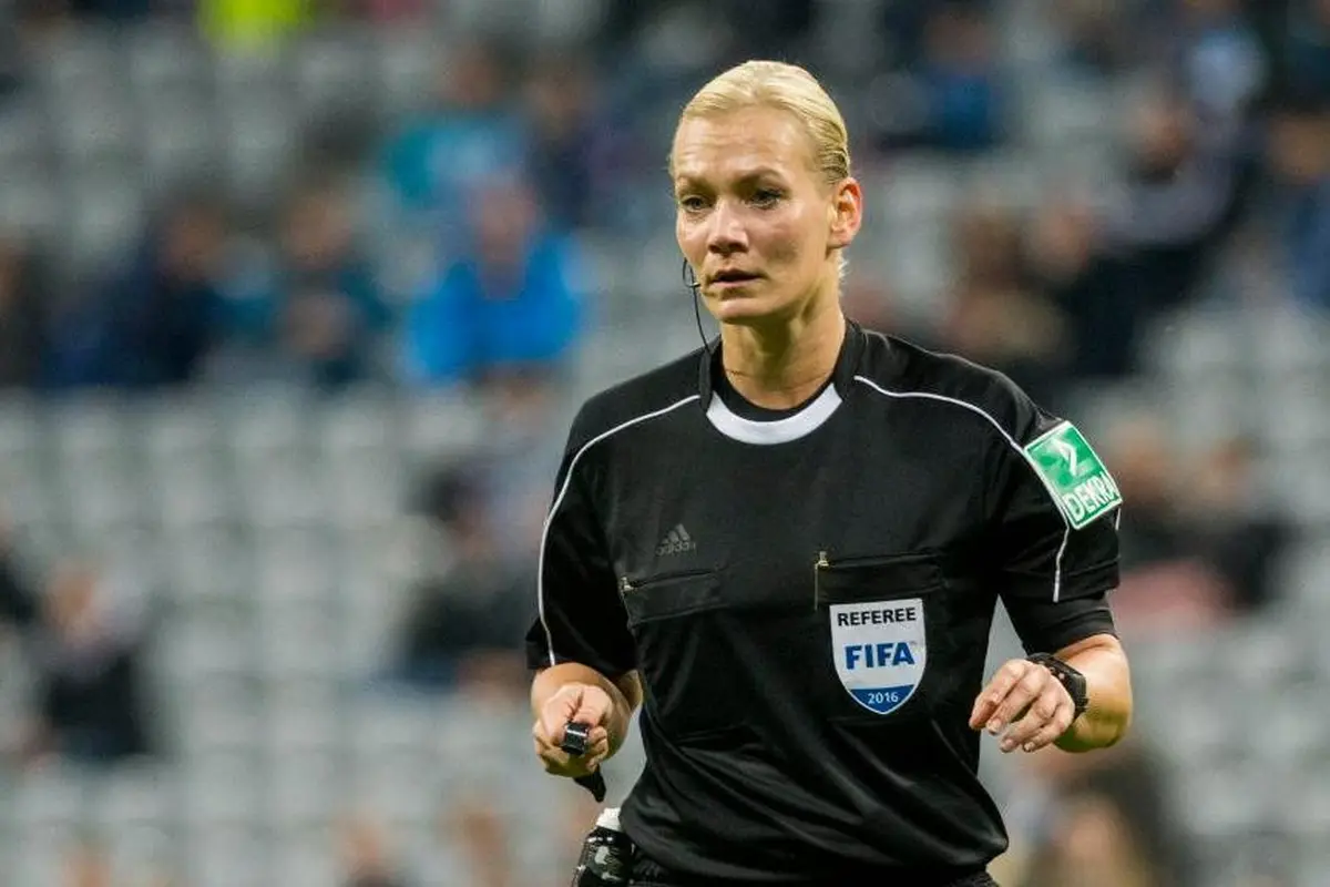 Bibiana Steinhaus jaid wasit perempuan pertama di Bundesliga (DFB)