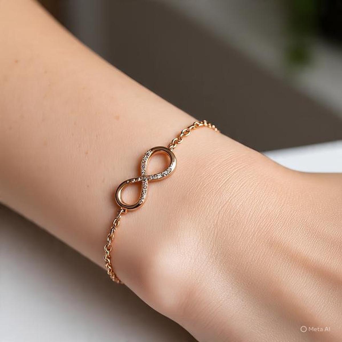 Gelang Rantai Tipis Bisa Bikin Tangan Mungilmu Tampak Lebih Panjang dan Anggun, ini Triknya