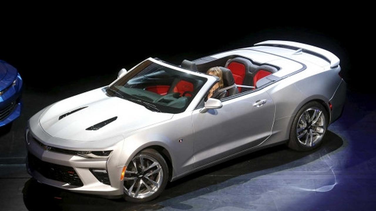 Pesona Chevrolet Camaro 2016 dengan atap terbuka