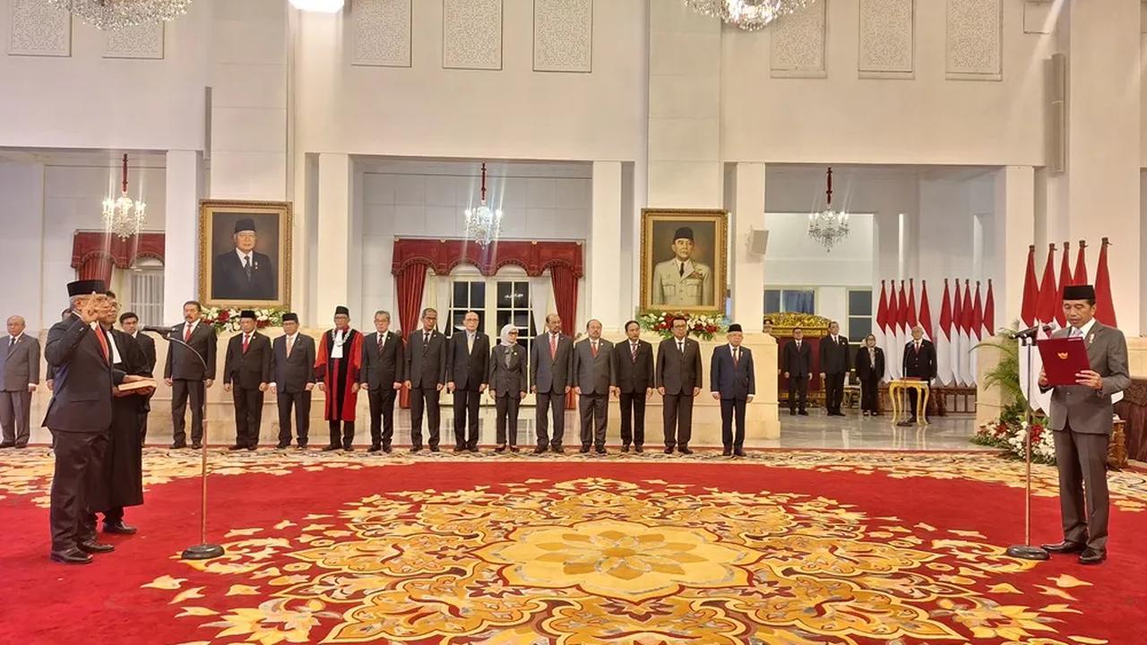 Irjen Marthinus Hukom, seorang perwira tinggi Polri yang lahir pada 30 Januari 1969 merupakan lulusan Akademi Kepolisian angkatan 1991.<br>
