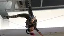 Flying trapeze sendiri adalah hiburan akrobatik yang menggunakan ayunan sebagai alat utamanya. (Liputan6.com/Herman Zakharia)