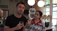 Raffi Ahmad dan Nagita Slavina bagikan air galon (Instagram/raffinagita1717)