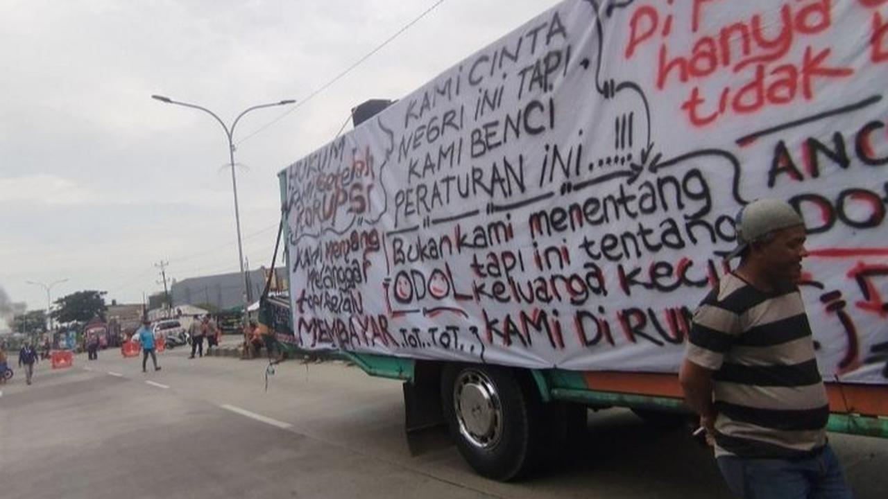 Ramai-Ramai Sopir Truk Menjerit Dibuat Aturan ODOL: Denda Tak Sebanding dengan Penghasilan