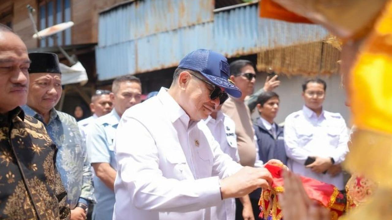 PERADI Salurkan Bantuan Jembatan Gantung, Tingkatkan Konektivitas di Kabupaten Solok