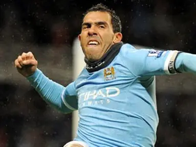 Kapten Manchester City Carlos Tevez meluapkan kegembirannya usai mencetak gol saat melawan Wolverhampton Wanderers dalam lanjutan Liga Premier di City of Manchester Stadium, 15 Januari 2011. AFP PHOTO/ANDREW YATES